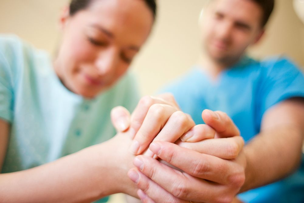 holding hands.jpeg